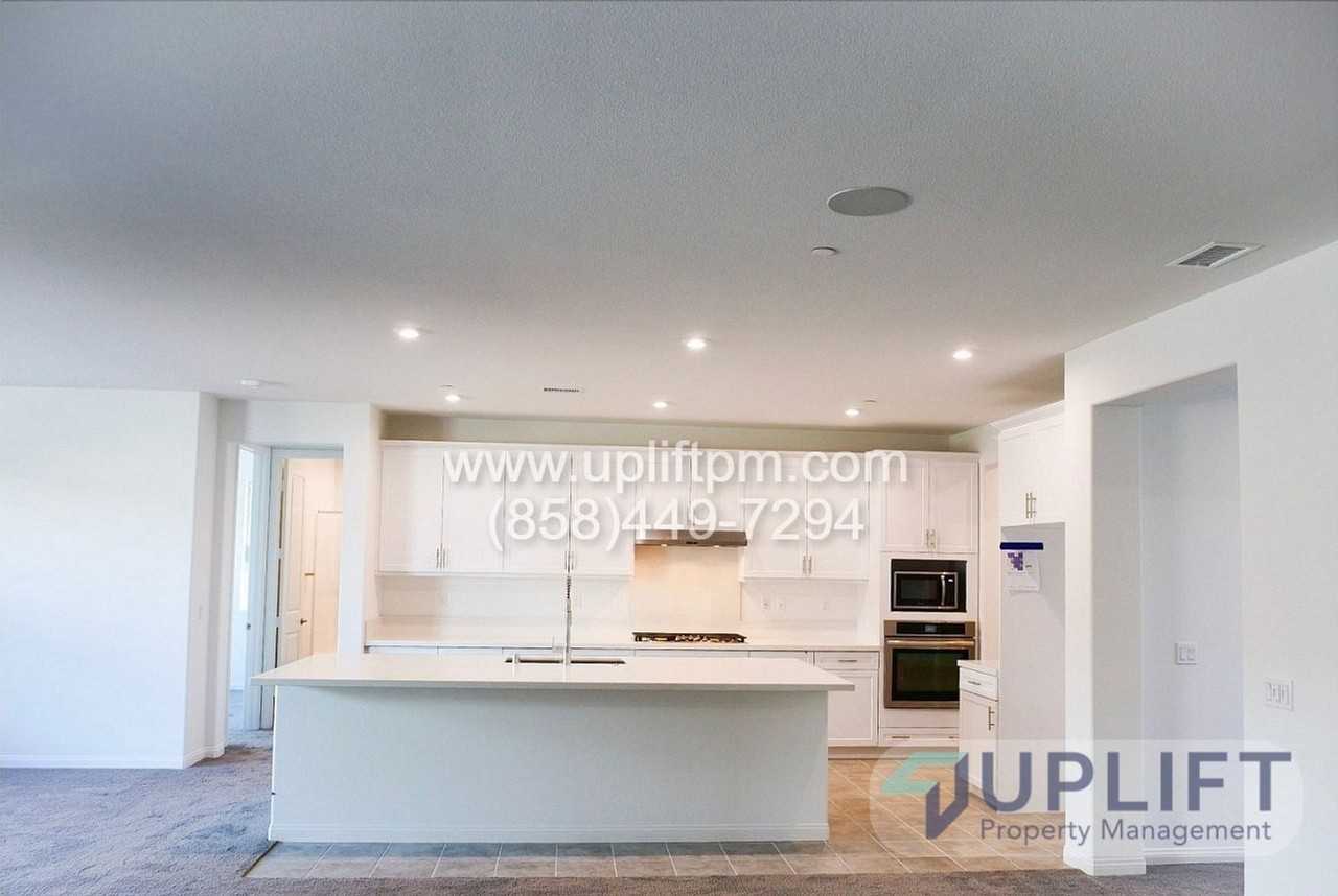 2412 Medley Ln - Photo 2 of 11