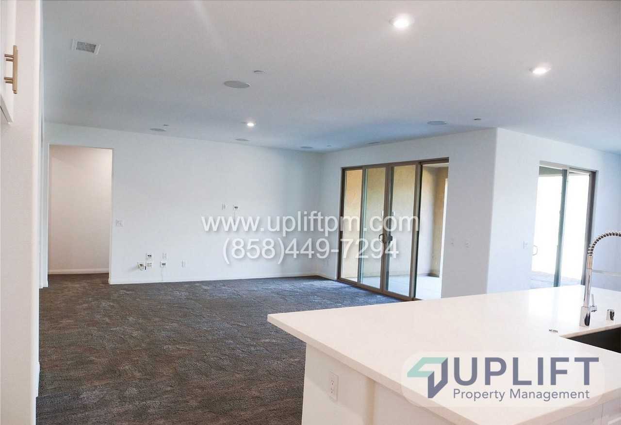 2412 Medley Ln - Photo 4 of 11