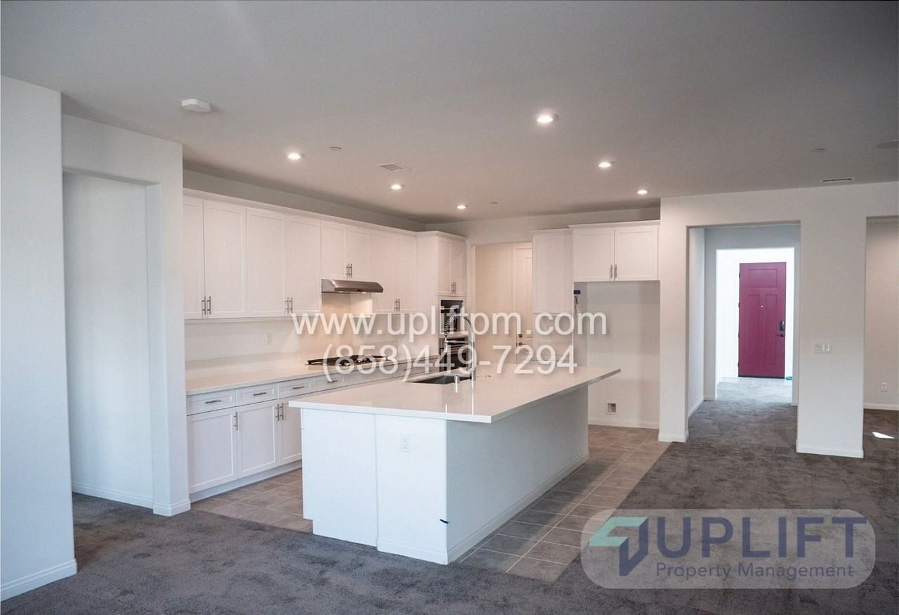 2412 Medley Ln - Photo 5 of 11