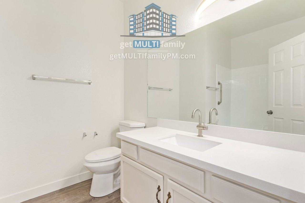 234 N Heritage Dr - Photo 4 of 34