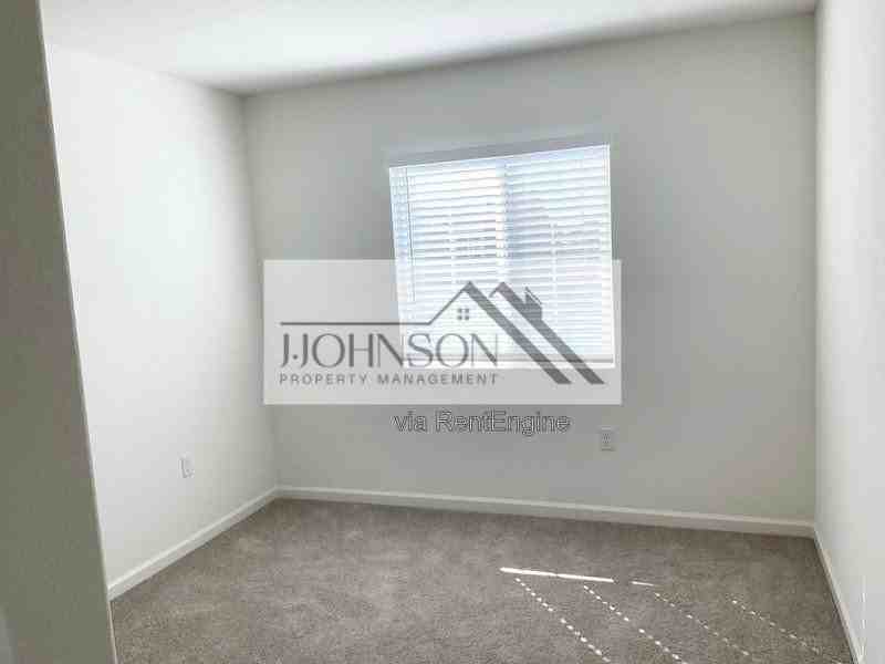 2451 Riparia St - Photo 4 of 16