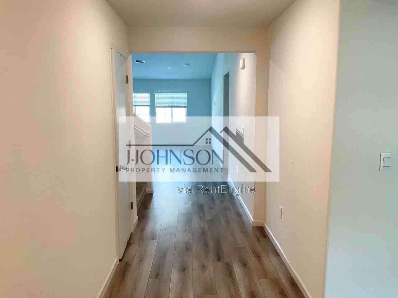 2451 Riparia St - Photo 6 of 16