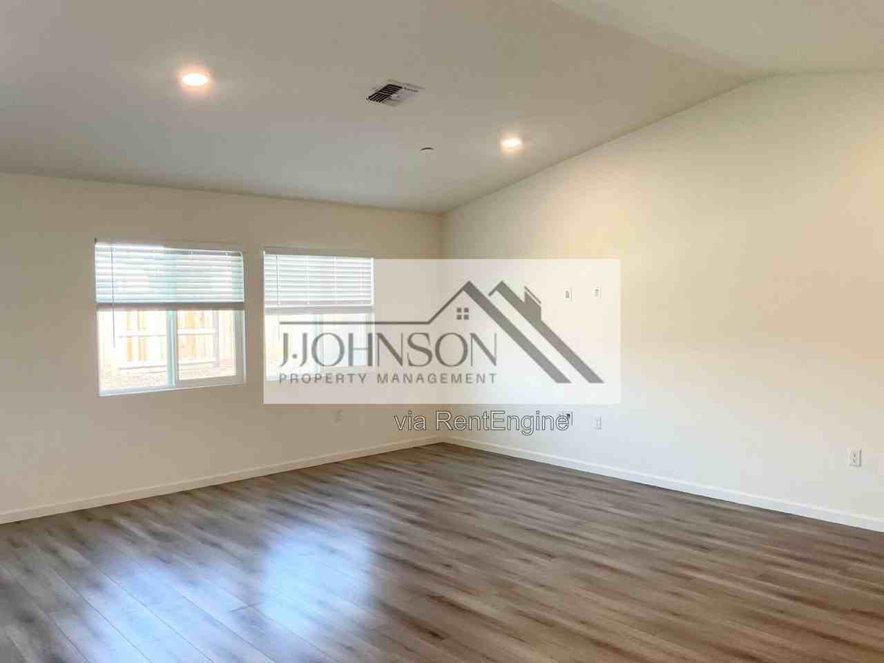 2451 Riparia St - Photo 7 of 16