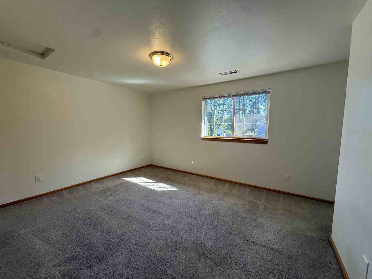 4950 Forsythia Dr - Photo 5 of 15