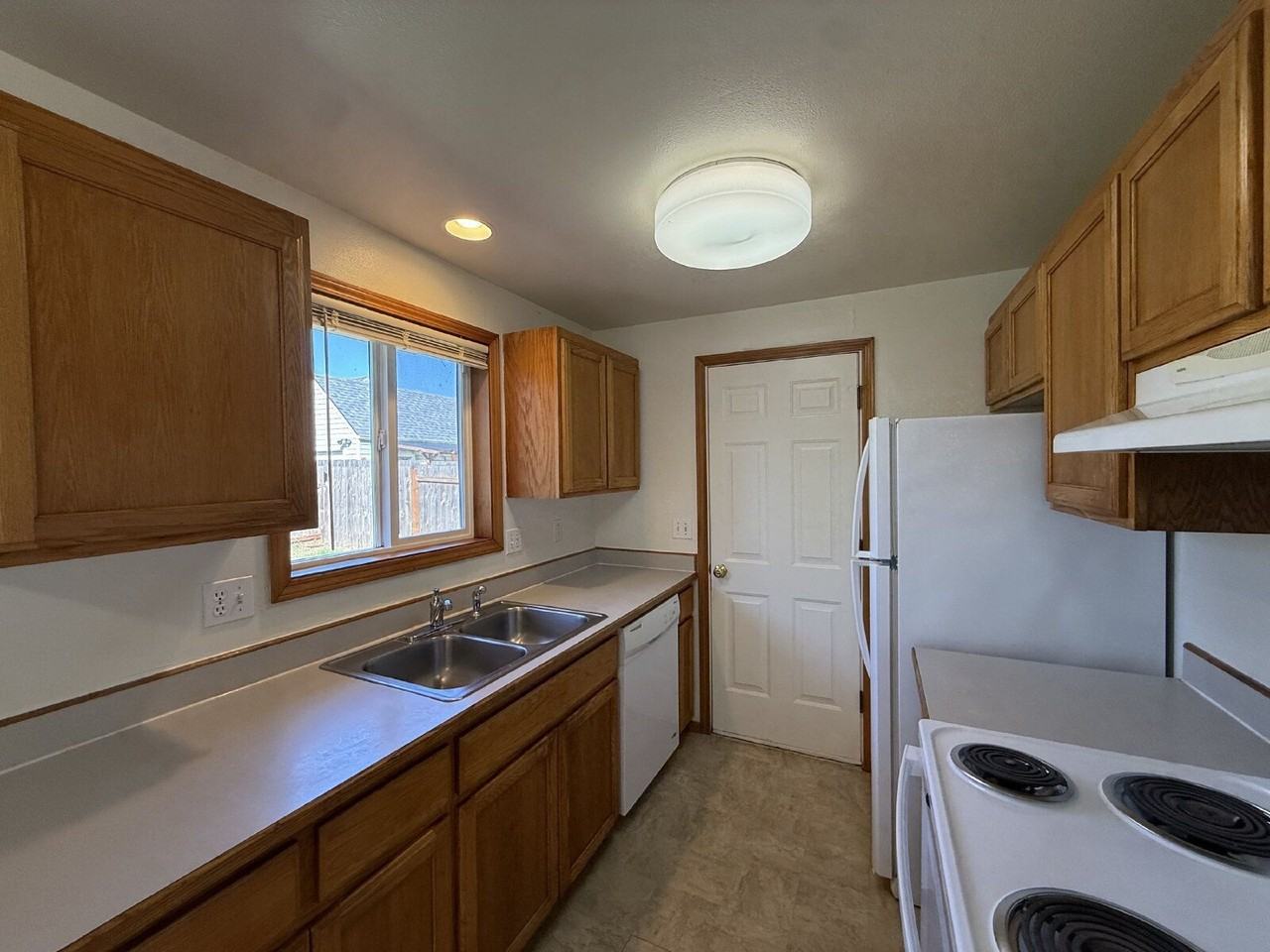 4950 Forsythia Dr - Photo 6 of 15