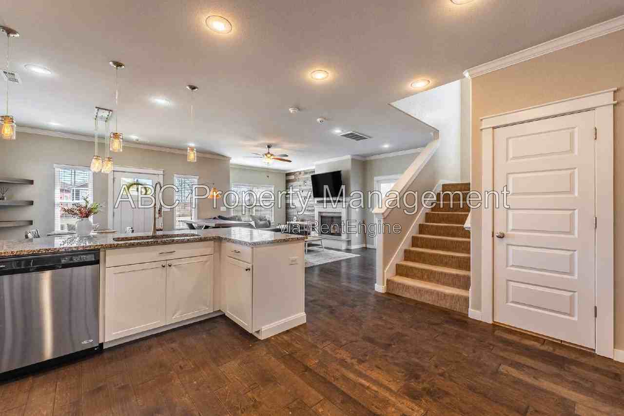3821 W Pawnee Rd - Photo 4 of 26
