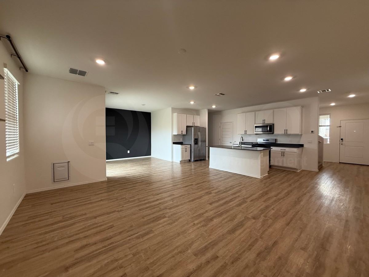 10442 West Guilford Lane - Photo 4 of 33