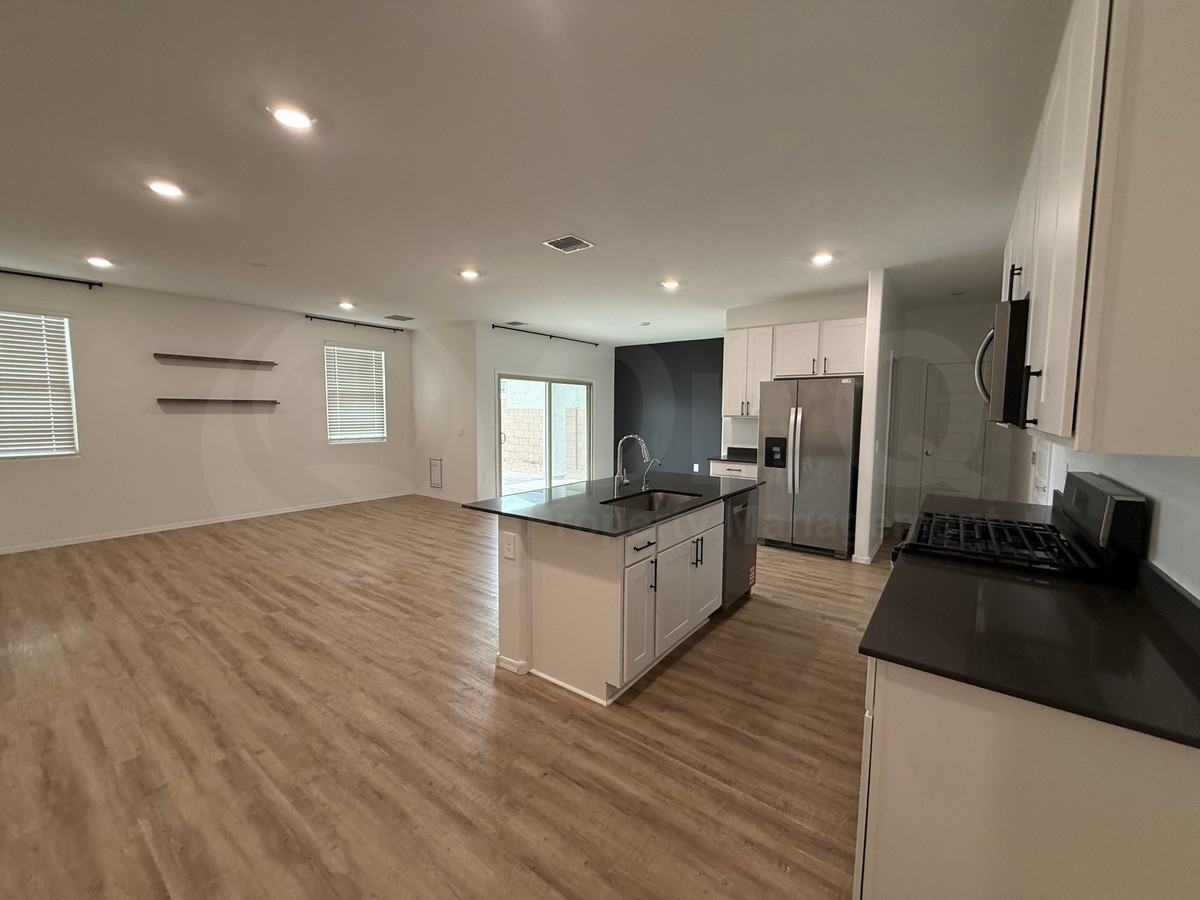 10442 West Guilford Lane - Photo 5 of 33