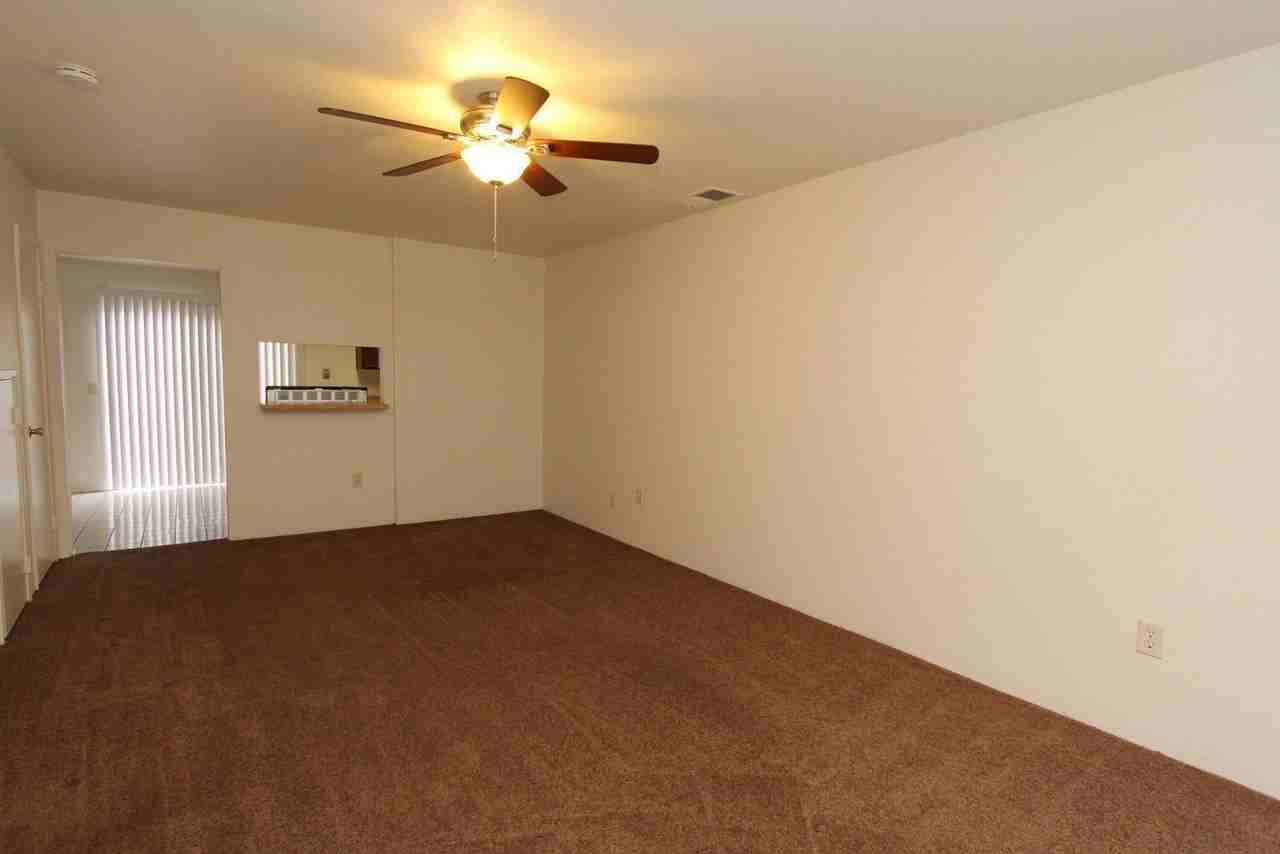 228 Roanoke Rd - Photo 3 of 17
