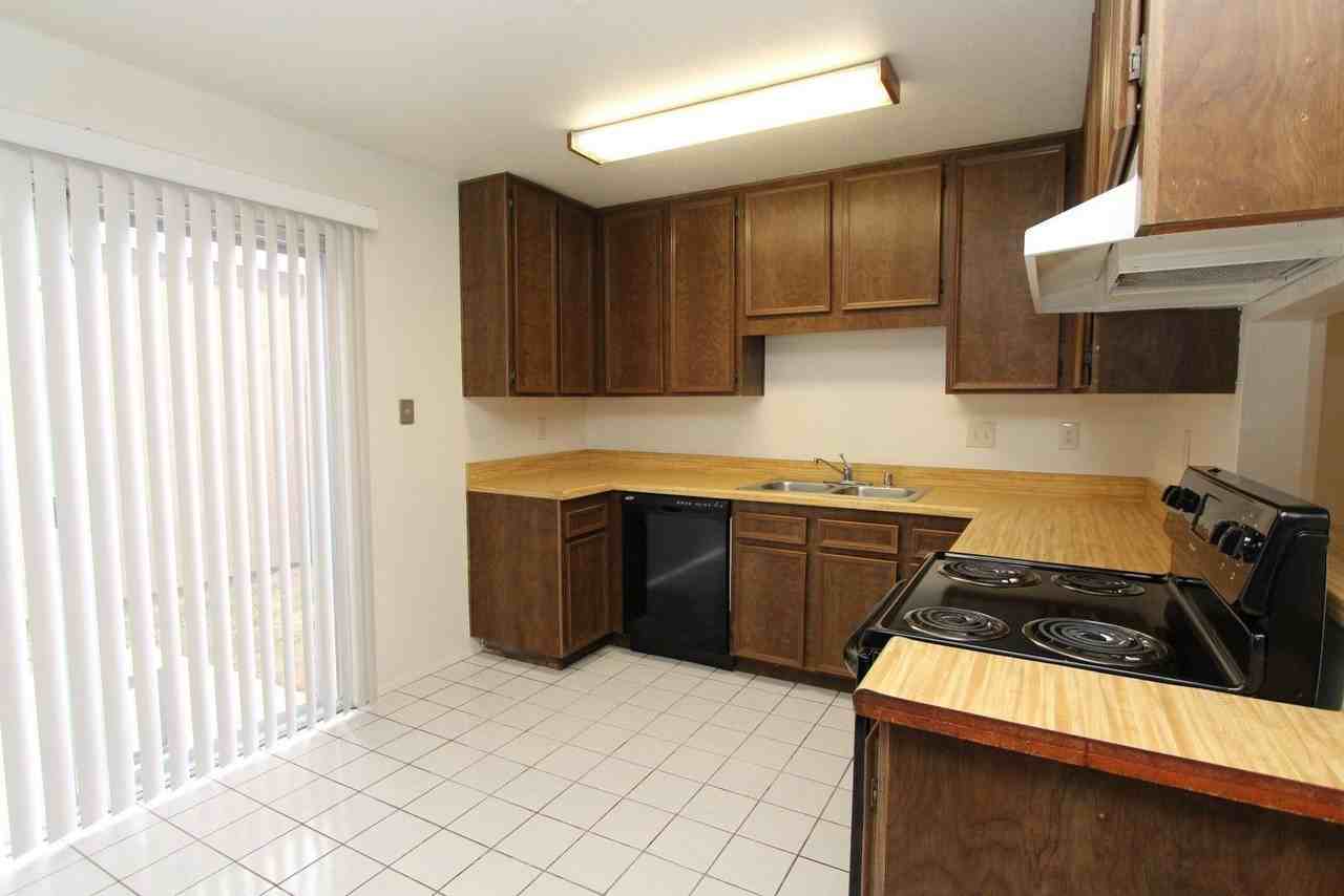 228 Roanoke Rd - Photo 5 of 17
