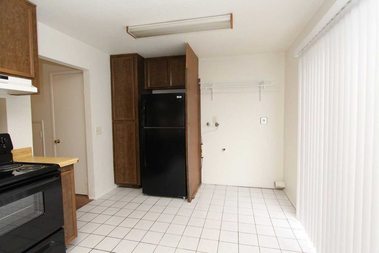 228 Roanoke Rd - Photo 6 of 17
