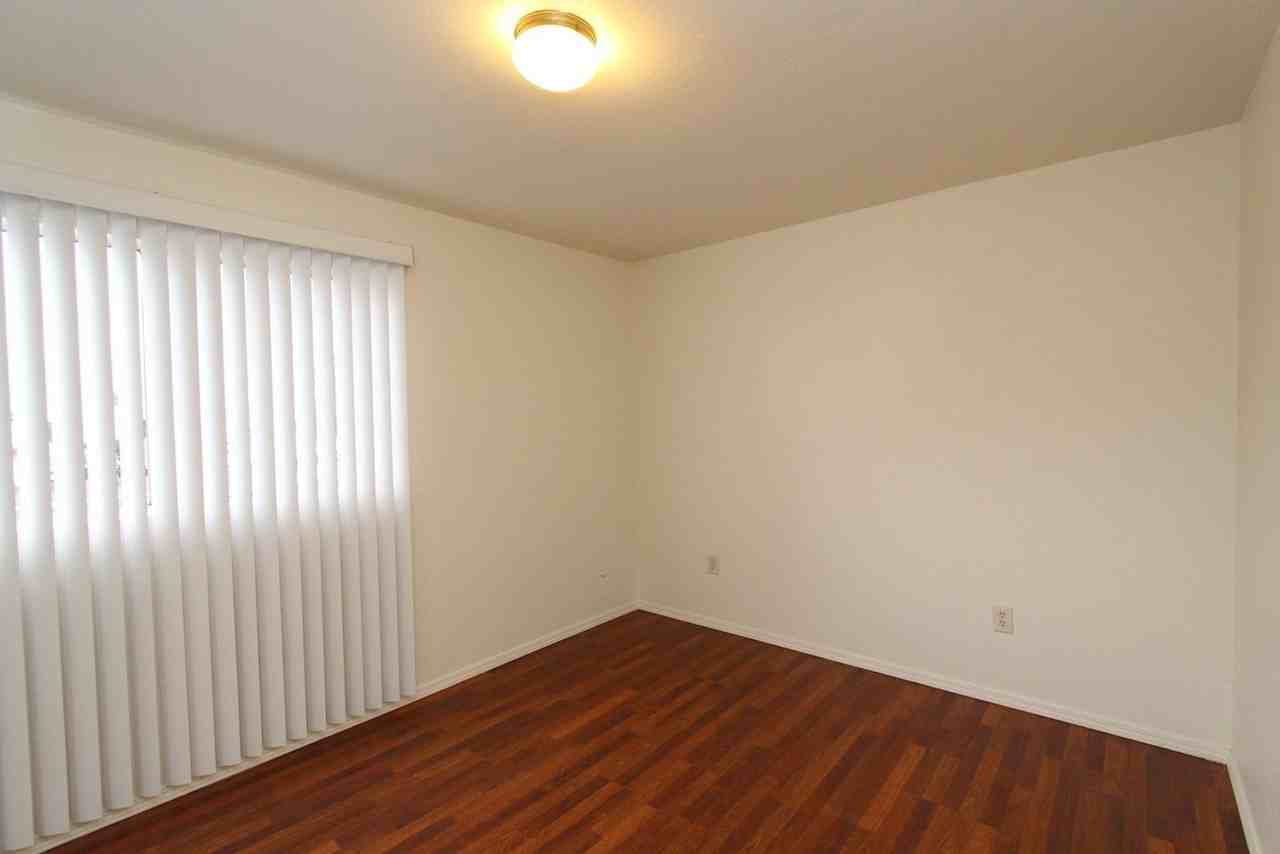 228 Roanoke Rd - Photo 7 of 17