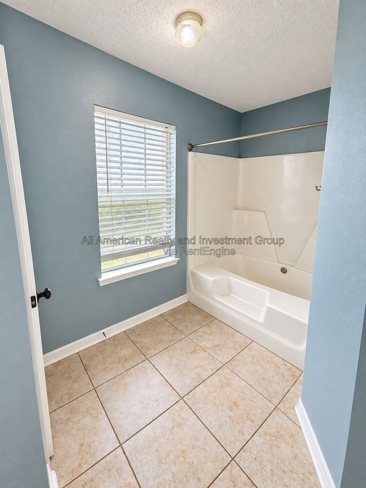 561 Rough Leaf Ln - Photo 7 of 14