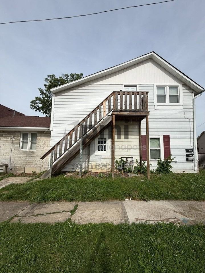1023 E 8th St #3 - Photo 2 of 29