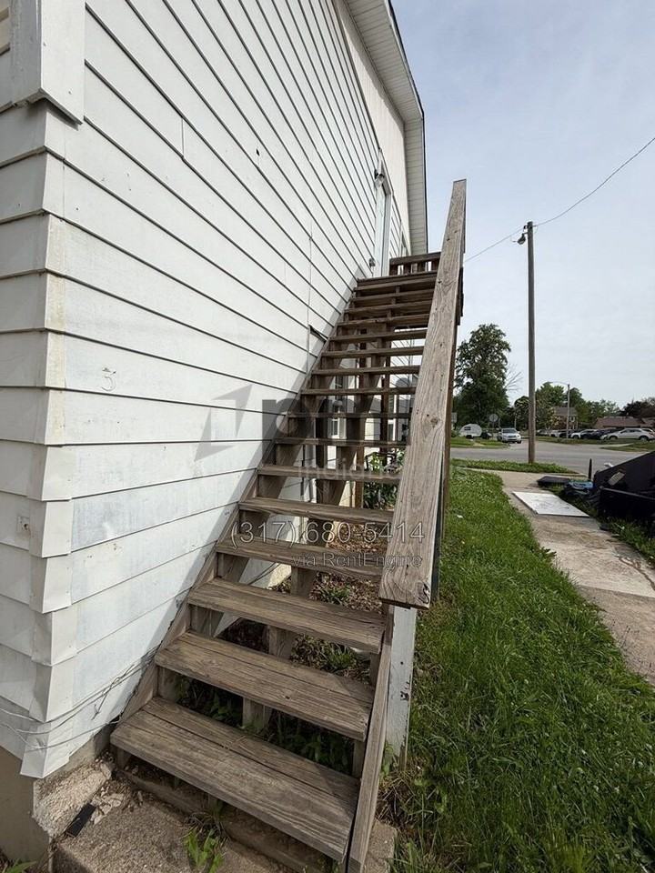 1023 E 8th St #3 - Photo 3 of 29