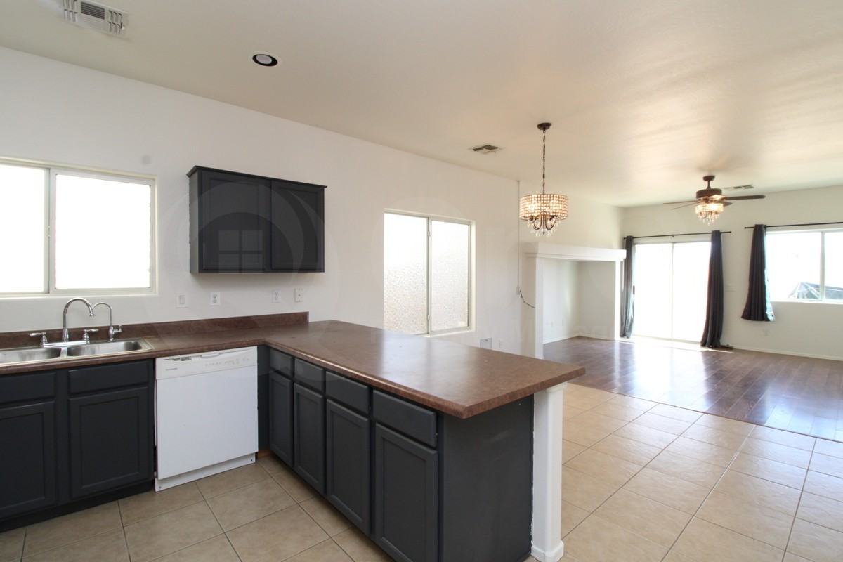 1407 S 7th St - Photo 4 of 21