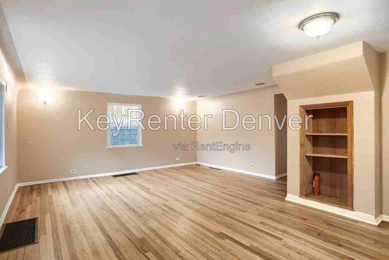 812 5th St #C - Photo 3 of 17