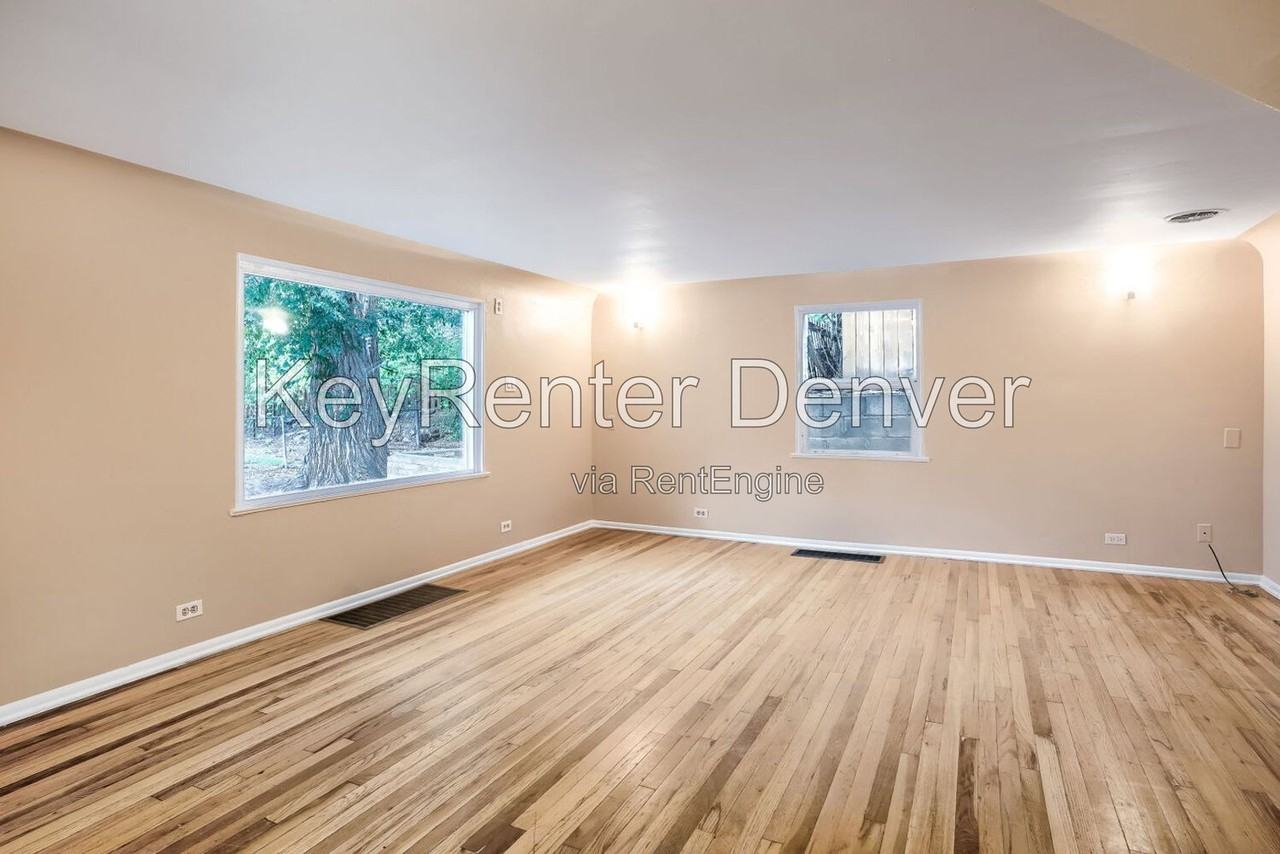 812 5th St #C - Photo 4 of 17