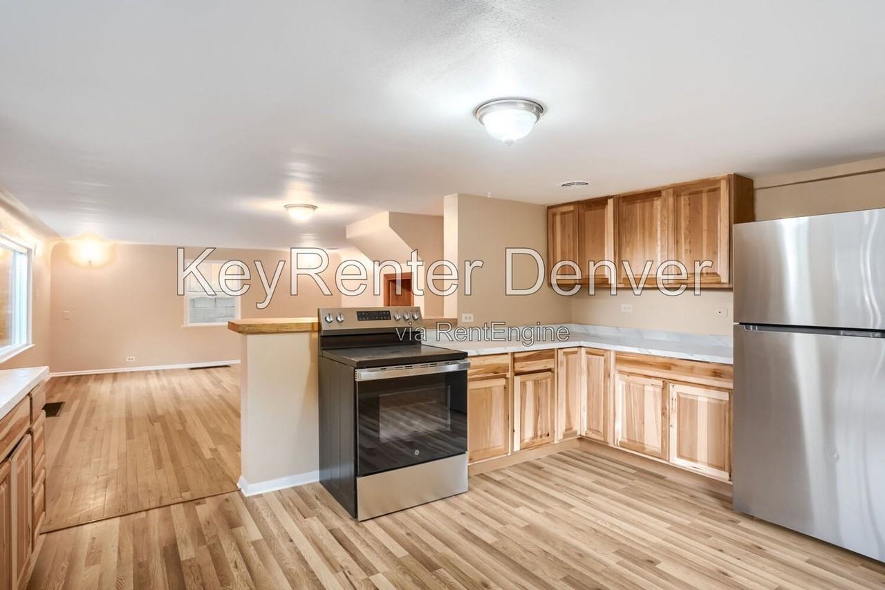 812 5th St #C - Photo 6 of 17