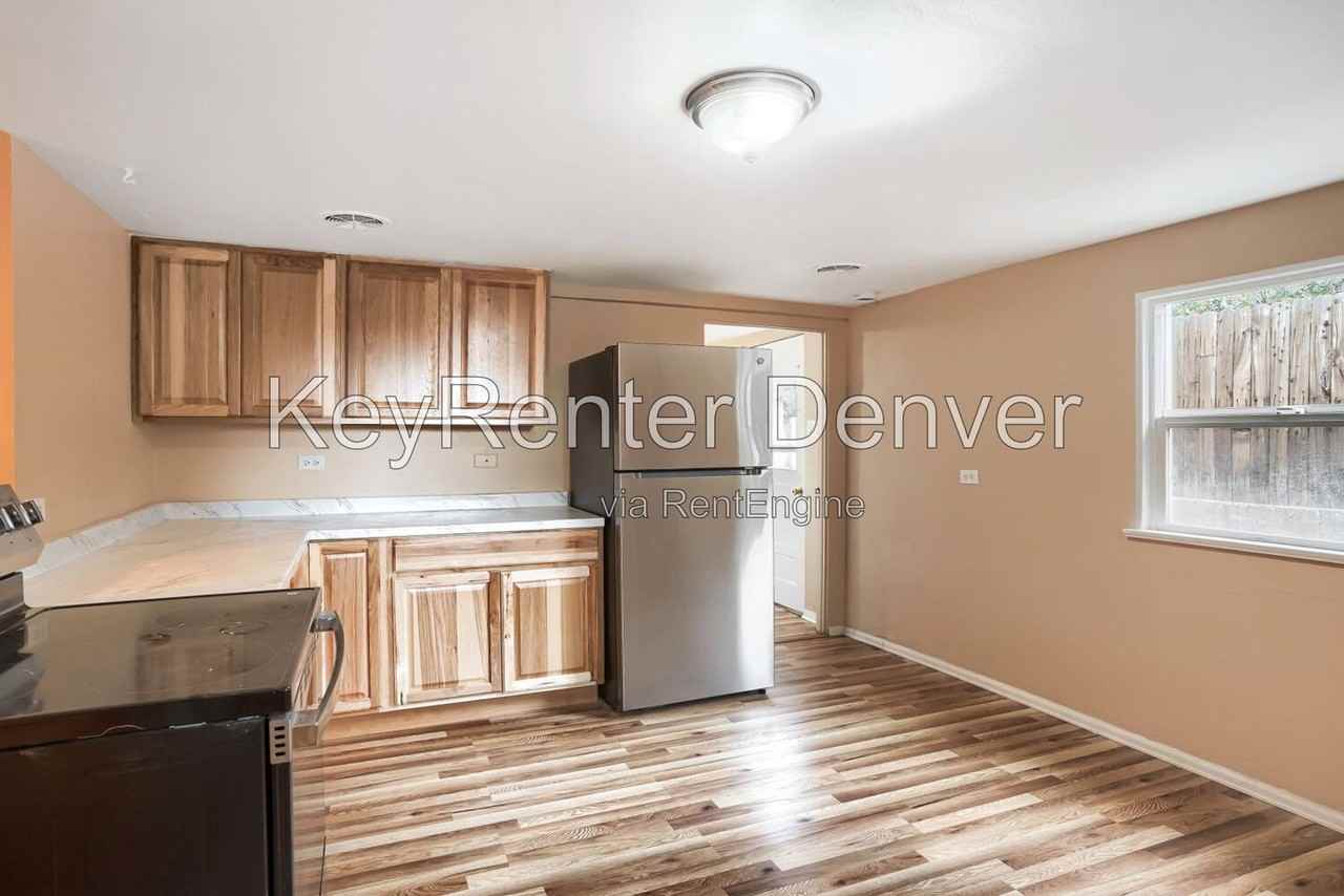 812 5th St #C - Photo 7 of 17