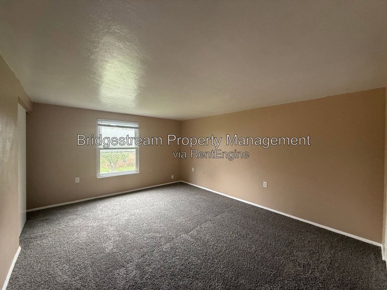 156 Forest St - Photo 4 of 6