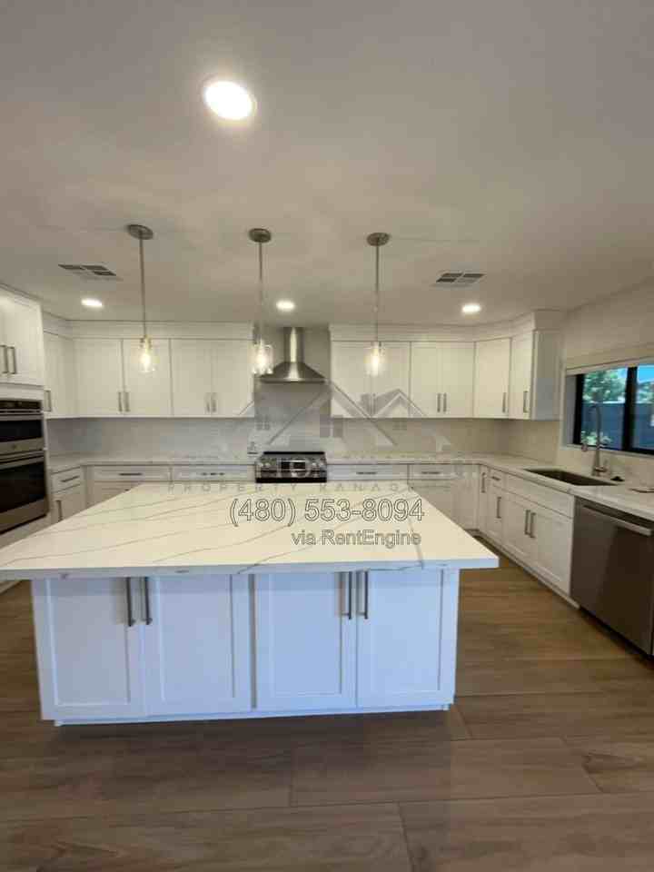 2202 N Los Altos Dr - Photo 2 of 5