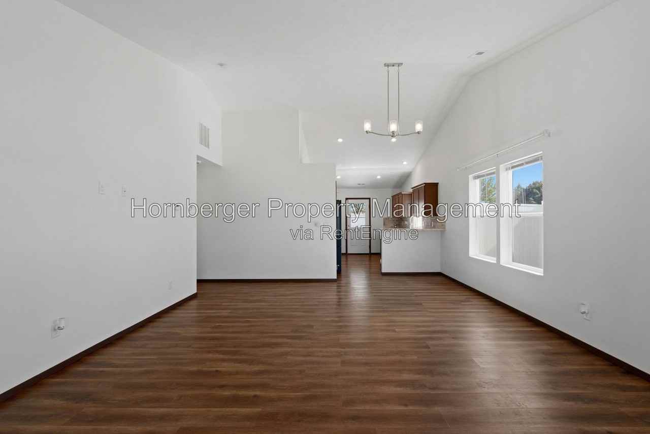 10326 W Salmonberry Rd - Photo 4 of 27