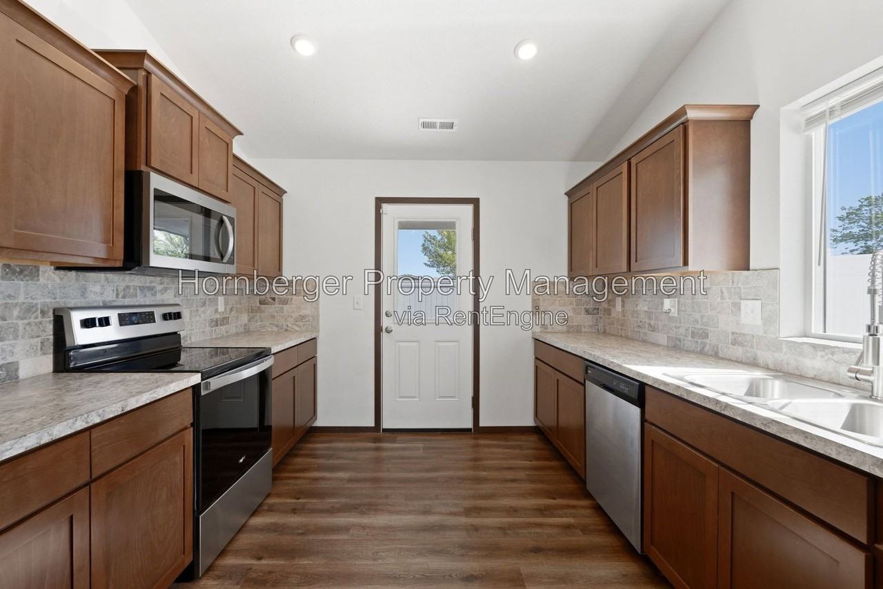 10326 W Salmonberry Rd - Photo 5 of 27