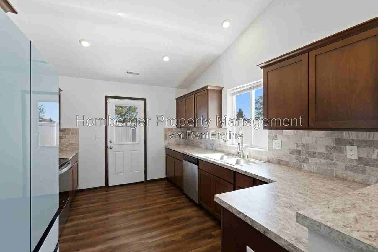 10326 W Salmonberry Rd - Photo 6 of 27