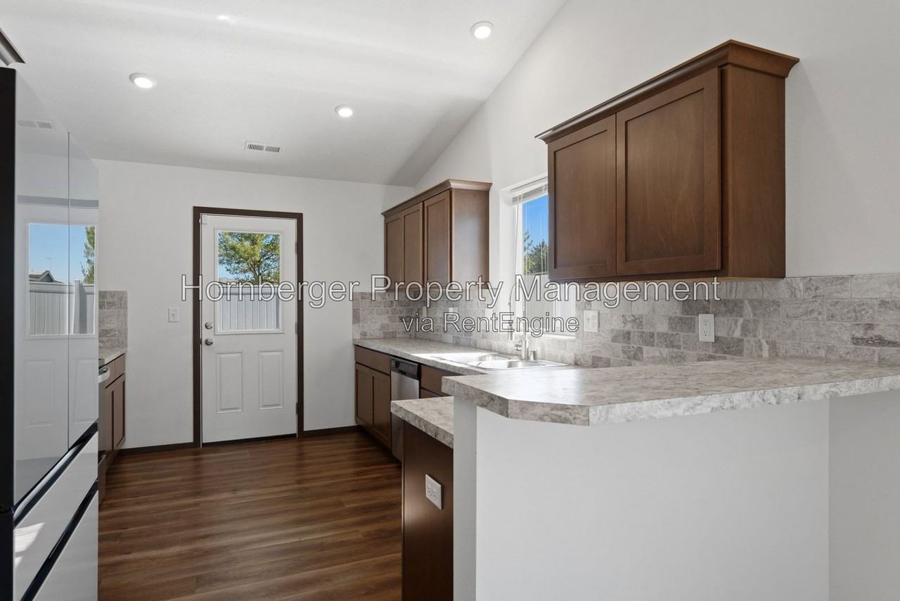 10326 W Salmonberry Rd - Photo 7 of 27