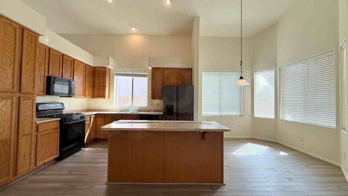 43585 W Kramer Ln - Photo 3 of 21