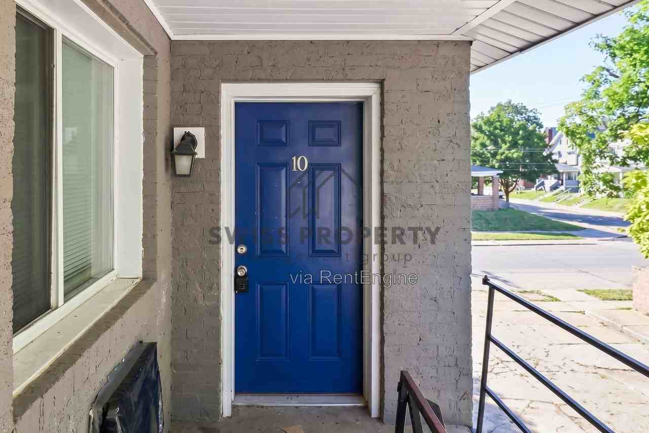 2218 N 4th St #10 - Photo 3 of 20