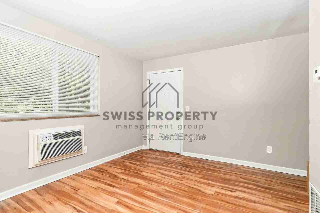 2218 N 4th St #10 - Photo 4 of 20