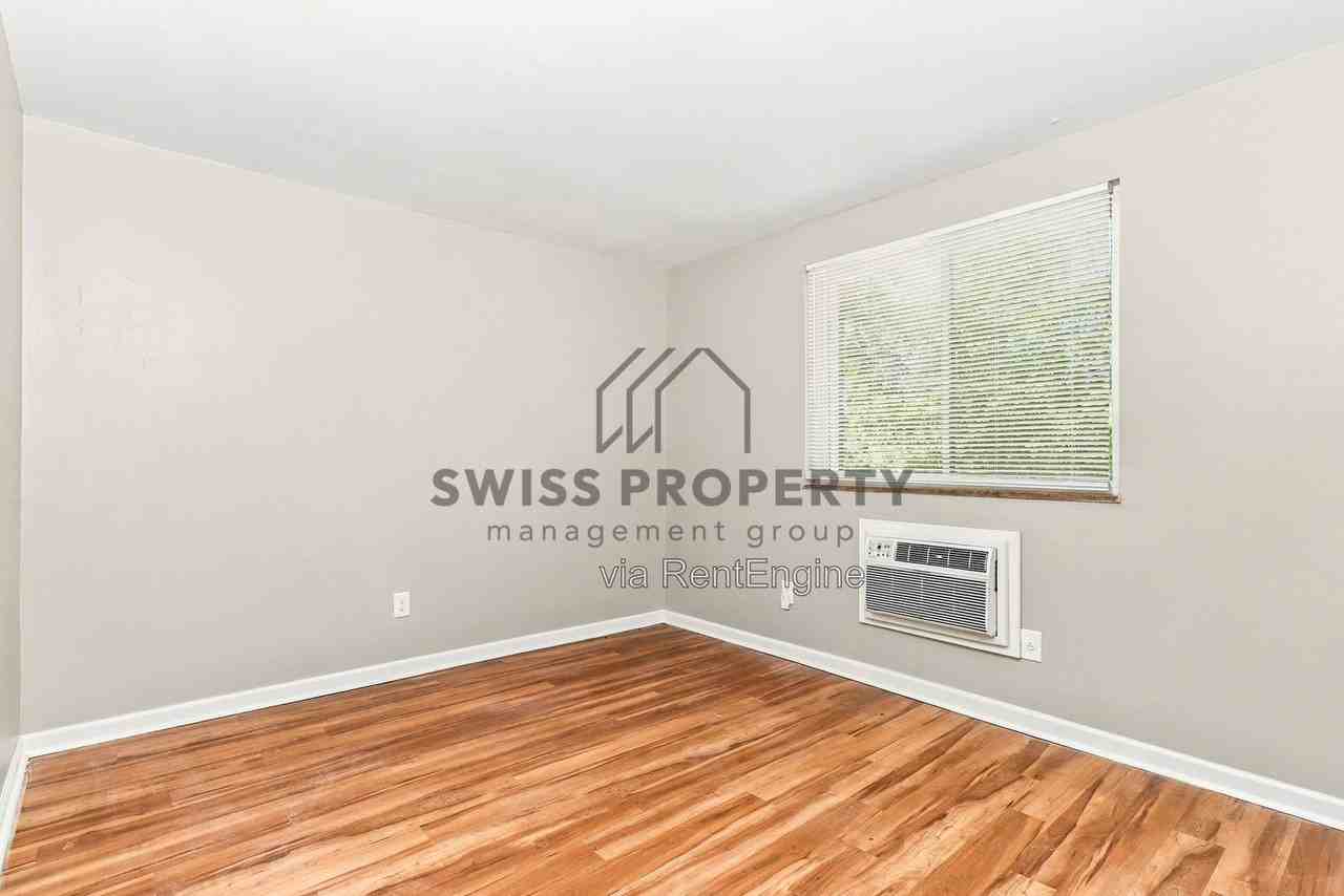 2218 N 4th St #10 - Photo 5 of 20