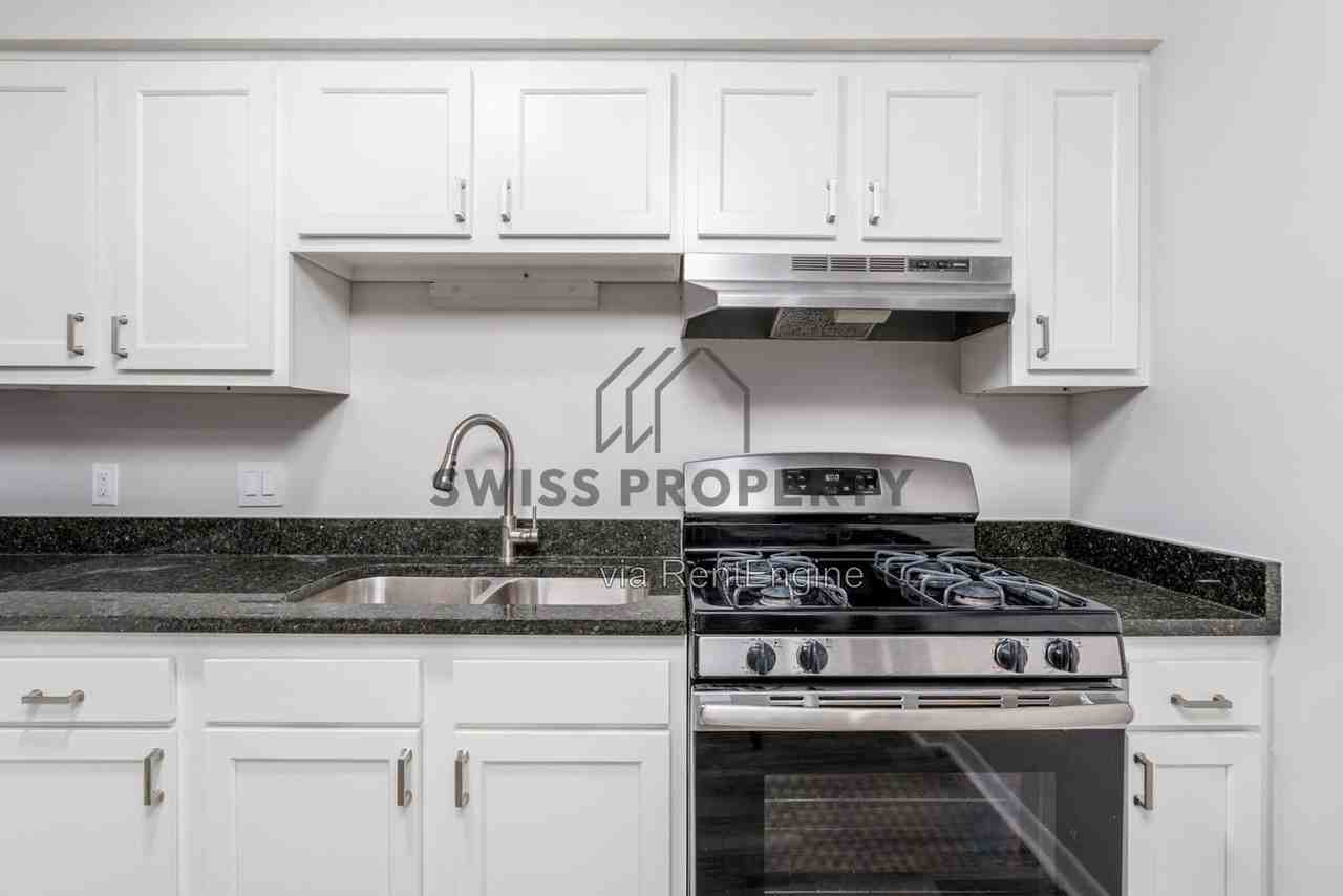 4577 Olentangy River Rd #212 - Photo 3 of 34