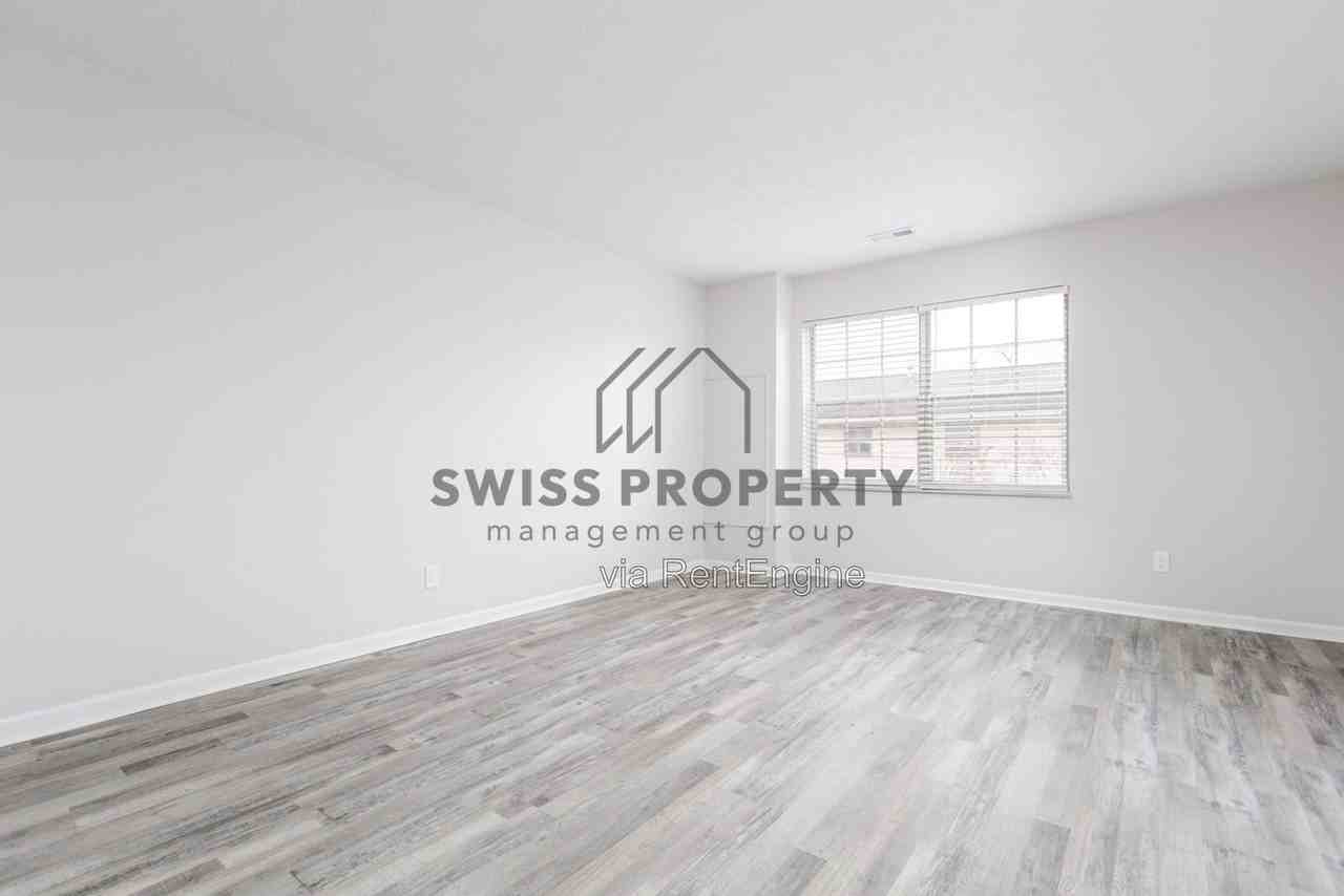 4577 Olentangy River Rd #212 - Photo 5 of 34