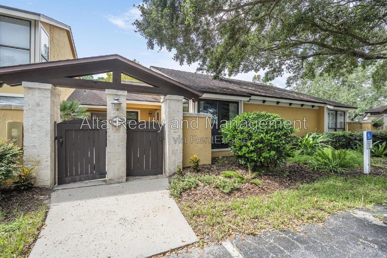 788 Sandpiper Ln - Photo 2 of 27