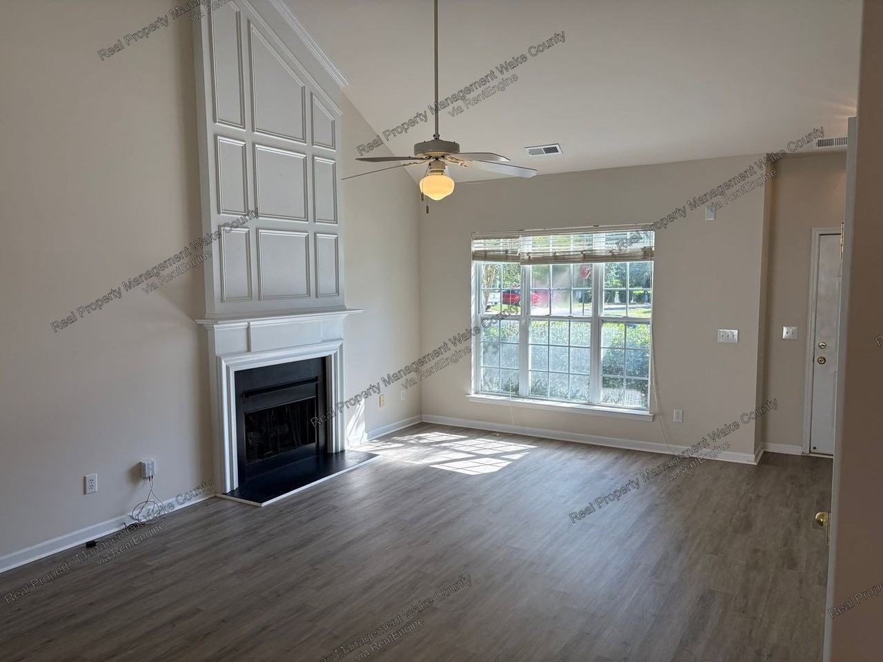 100 Caraleigh Ct - Photo 3 of 41