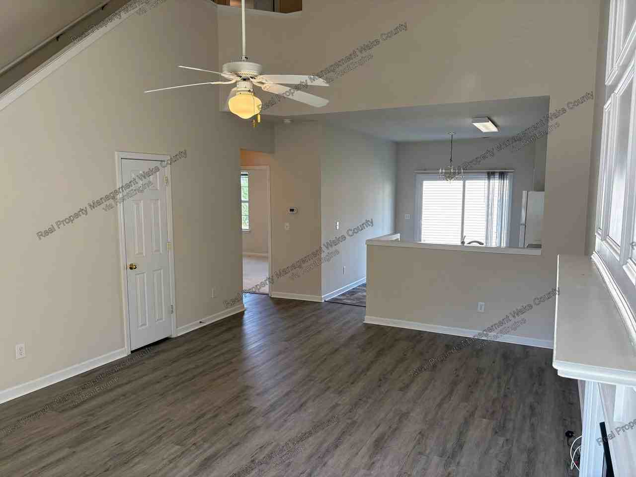 100 Caraleigh Ct - Photo 4 of 41