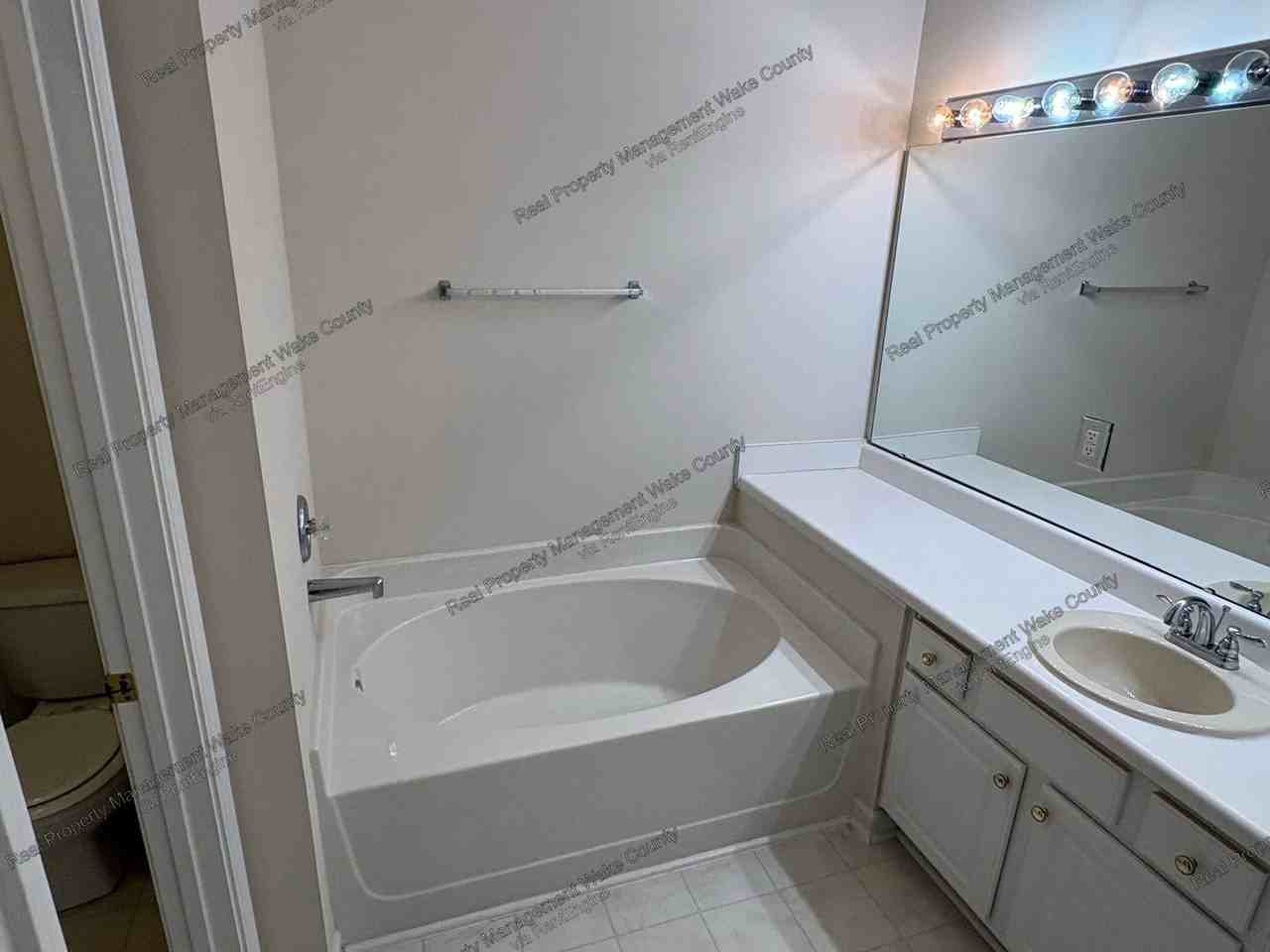 100 Caraleigh Ct - Photo 6 of 41