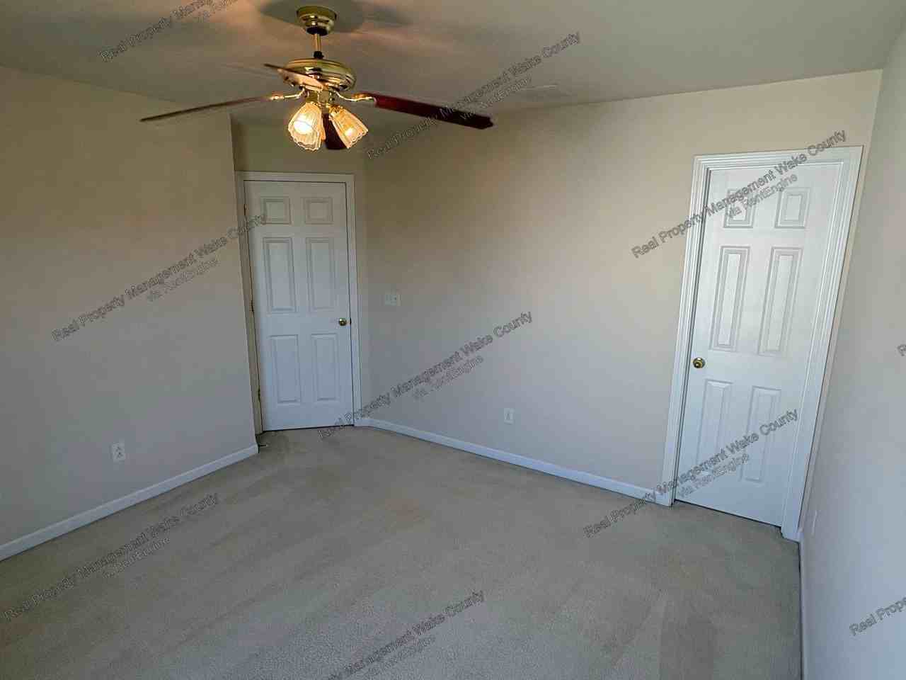 100 Caraleigh Ct - Photo 7 of 41