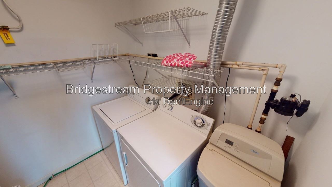 3049 Westminster Dr #102 - Photo 4 of 9