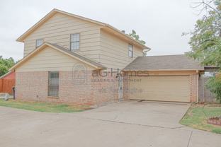 8412 S Douglas Ave - Photo 1 of 1