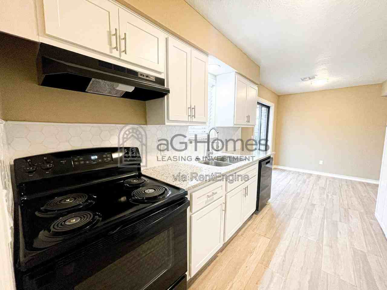 8412 S Douglas Ave - Photo 3 of 29