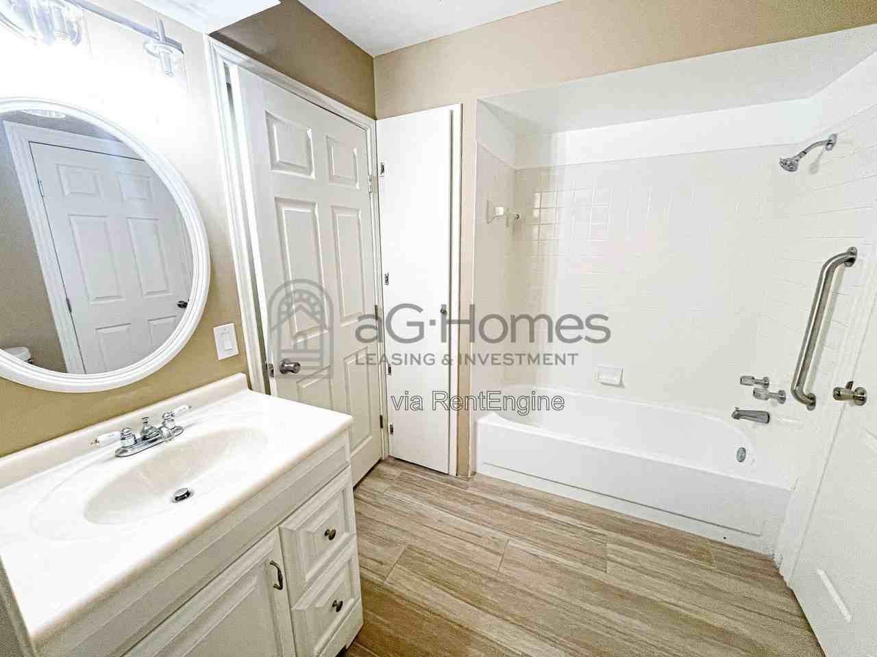 8412 S Douglas Ave - Photo 4 of 29