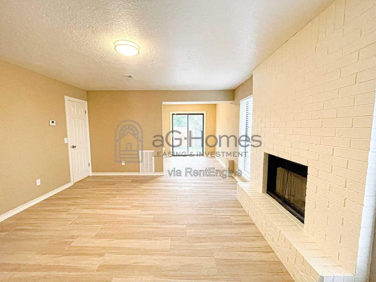 8412 S Douglas Ave - Photo 5 of 29
