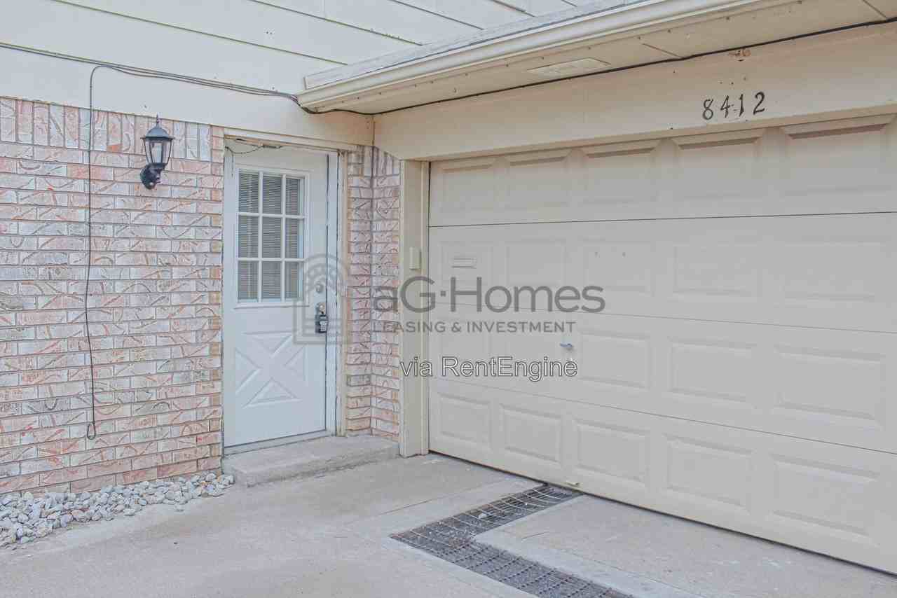 8412 S Douglas Ave - Photo 2 of 29