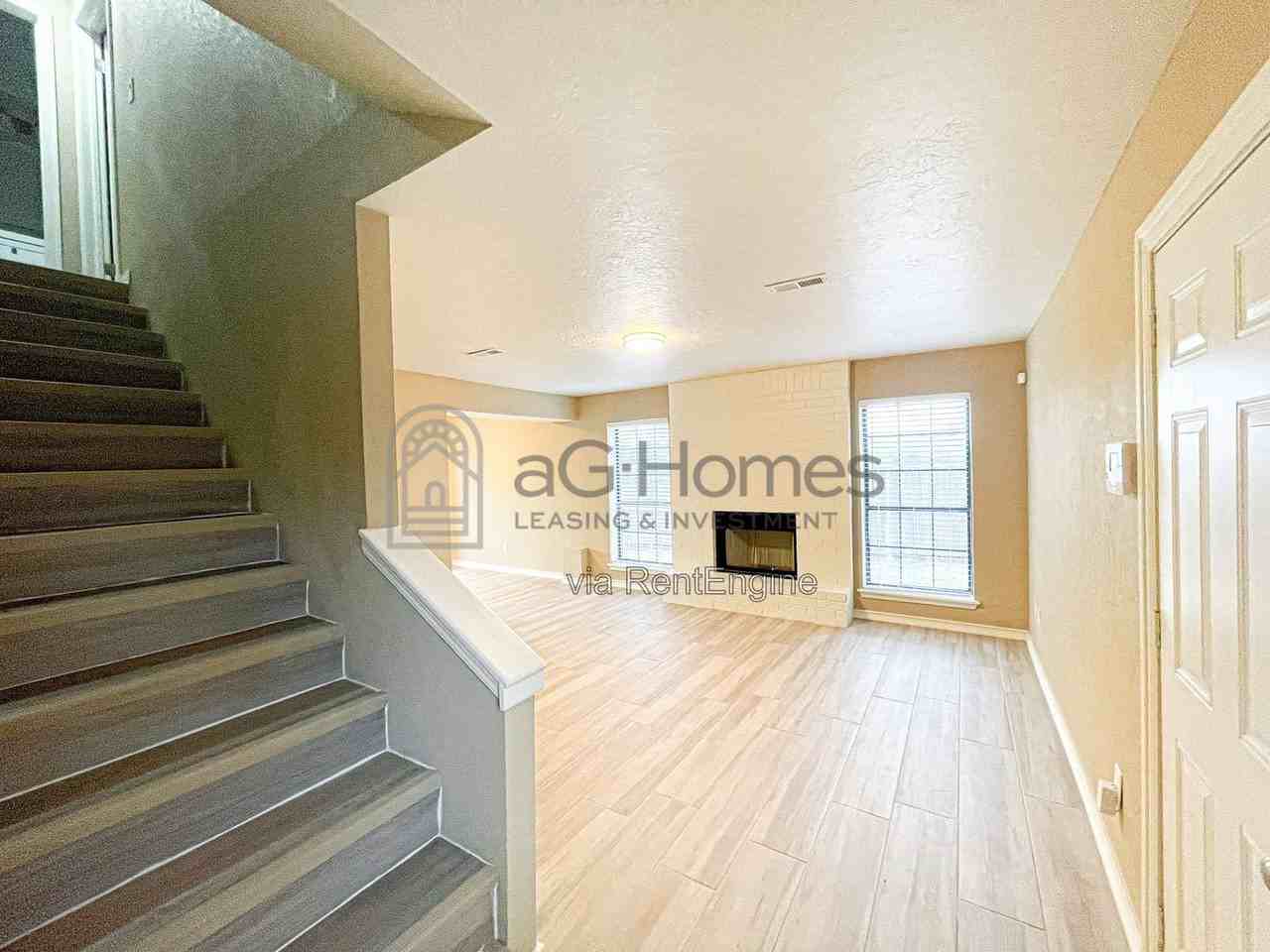 8412 S Douglas Ave - Photo 6 of 29