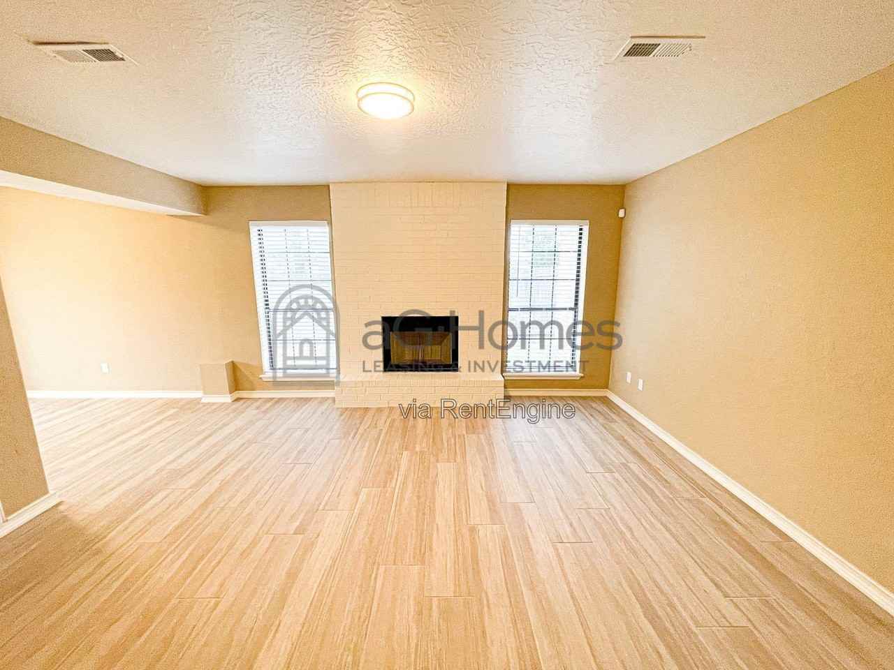 8412 S Douglas Ave - Photo 7 of 29