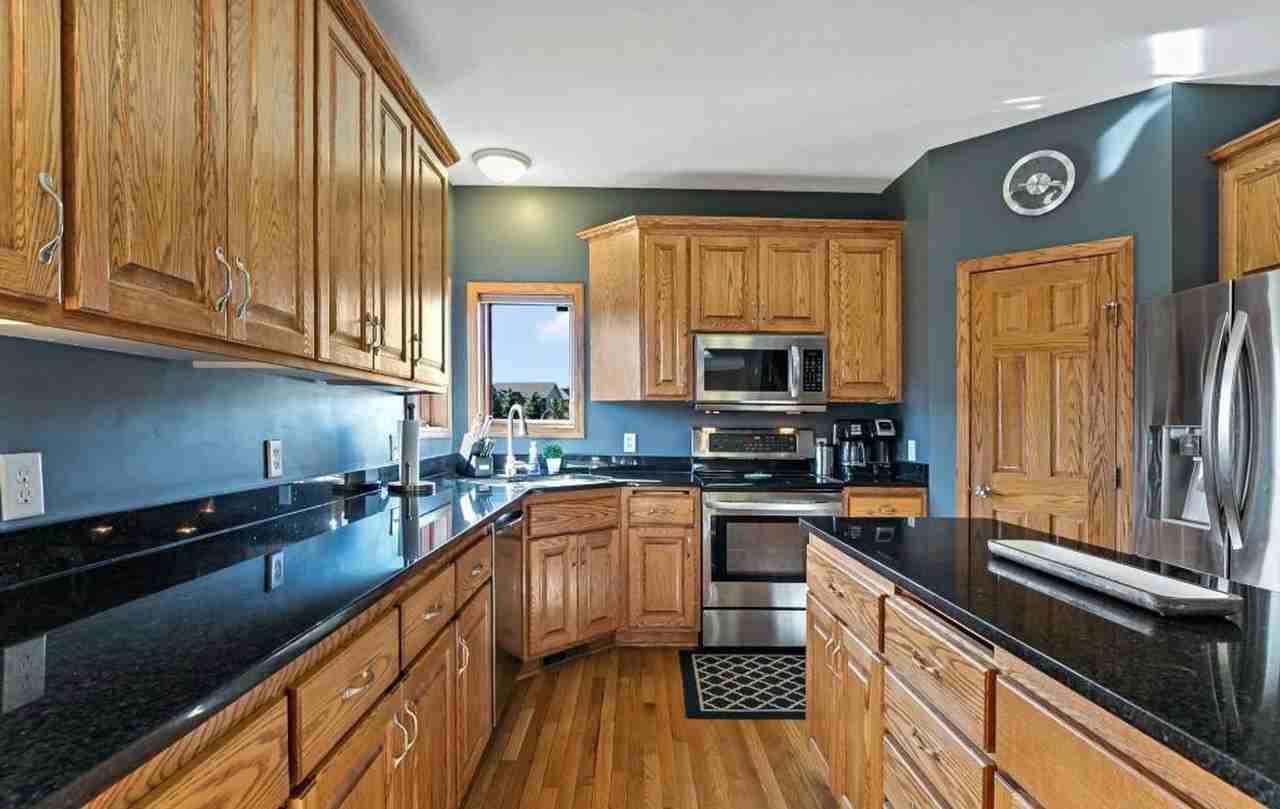 15561 Yakima St Nw - Photo 2 of 42